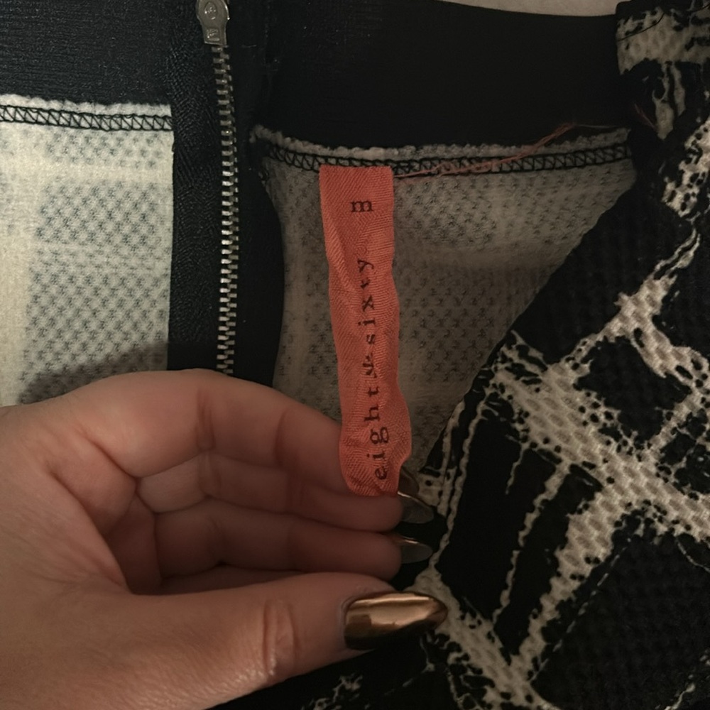 Eight Sixty Black & White Stretch Mini Skirt - Mediun - Picture 2 of 3